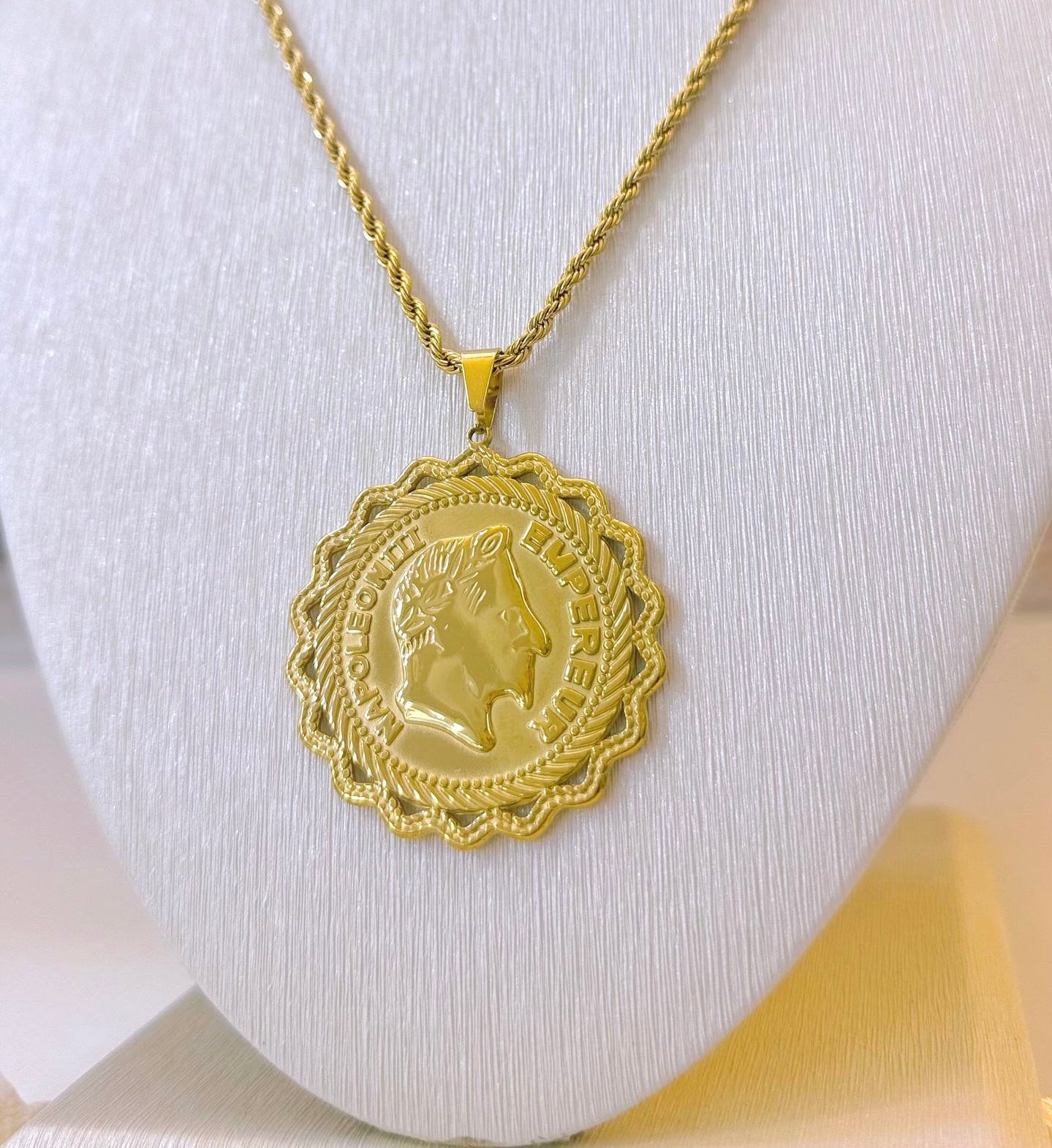 Twist coin necklace