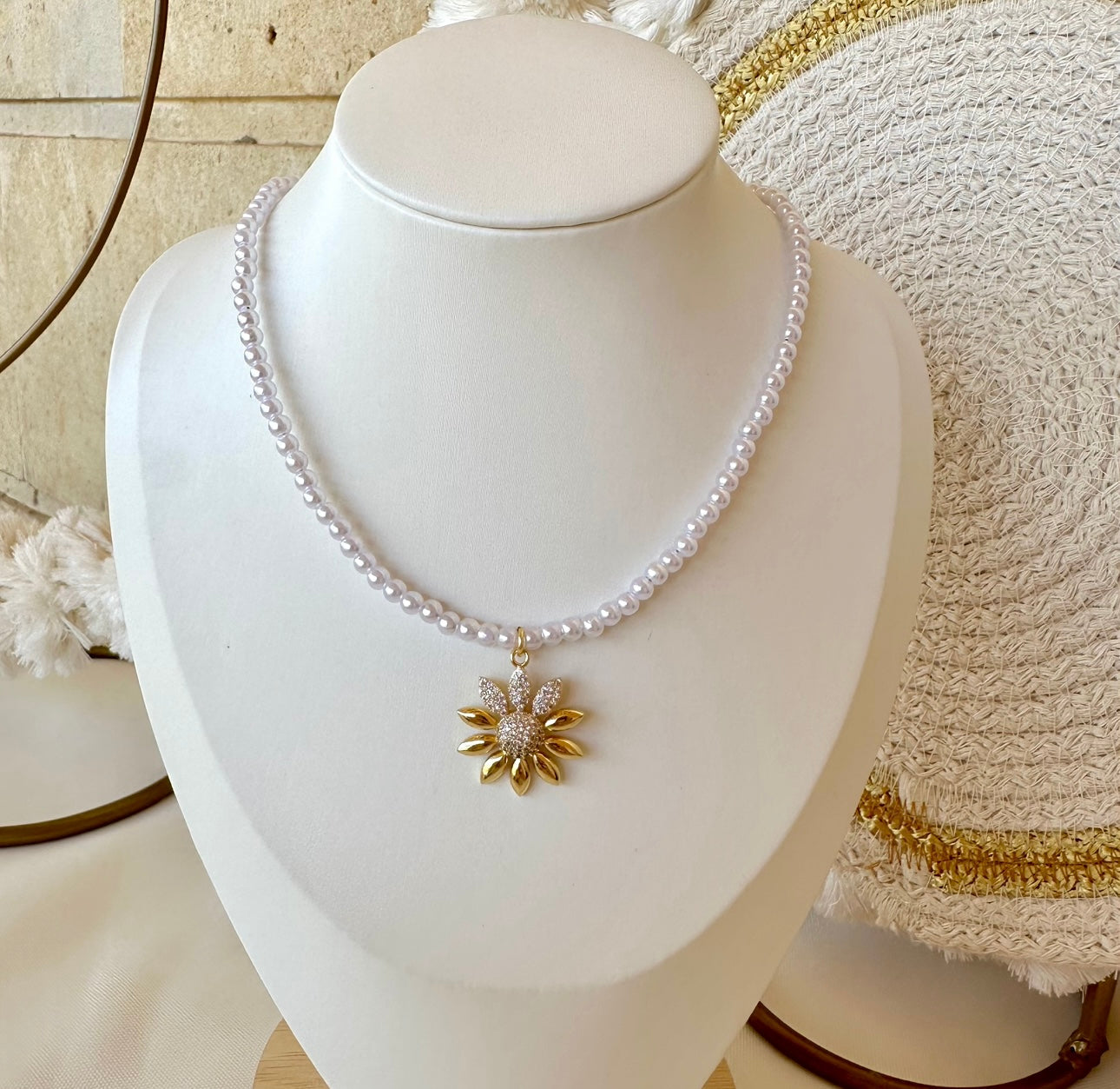 Sun pearl necklace