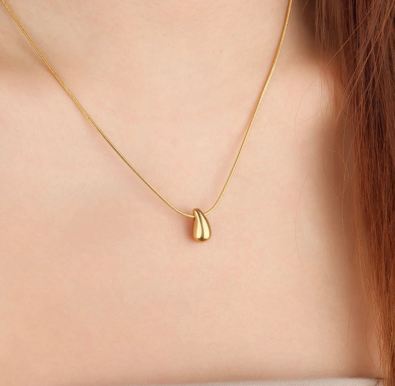 Drop pendant necklace
