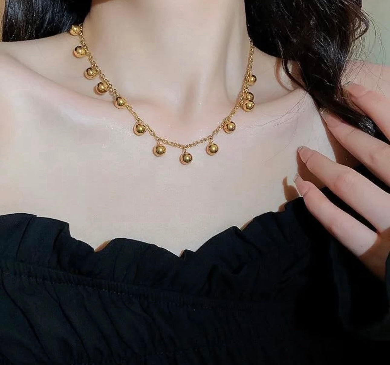 Ball golden necklace