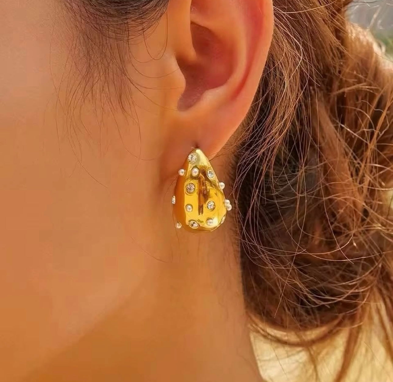 Teardrop pearl earrings