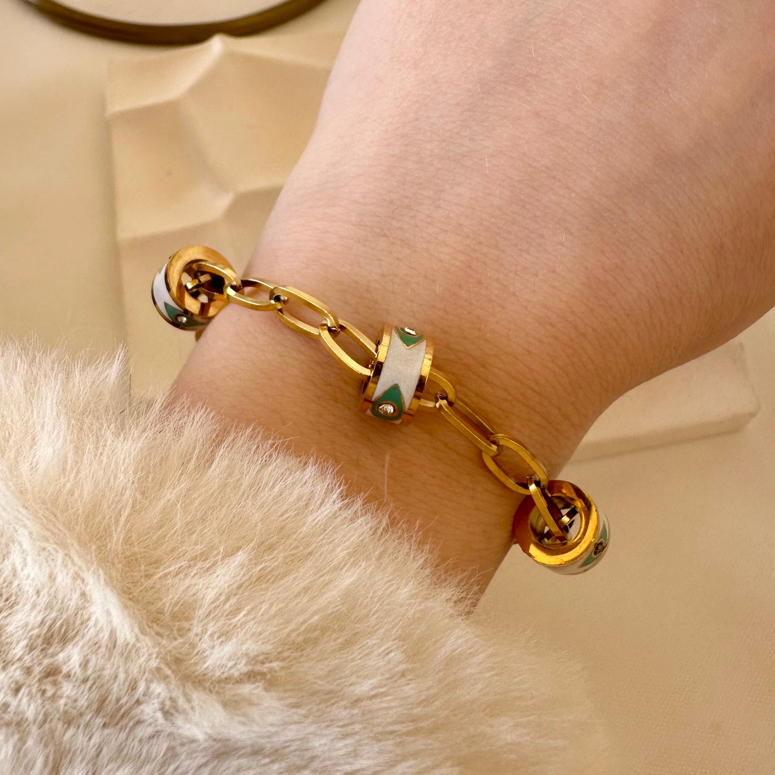 Circle charms bracelet