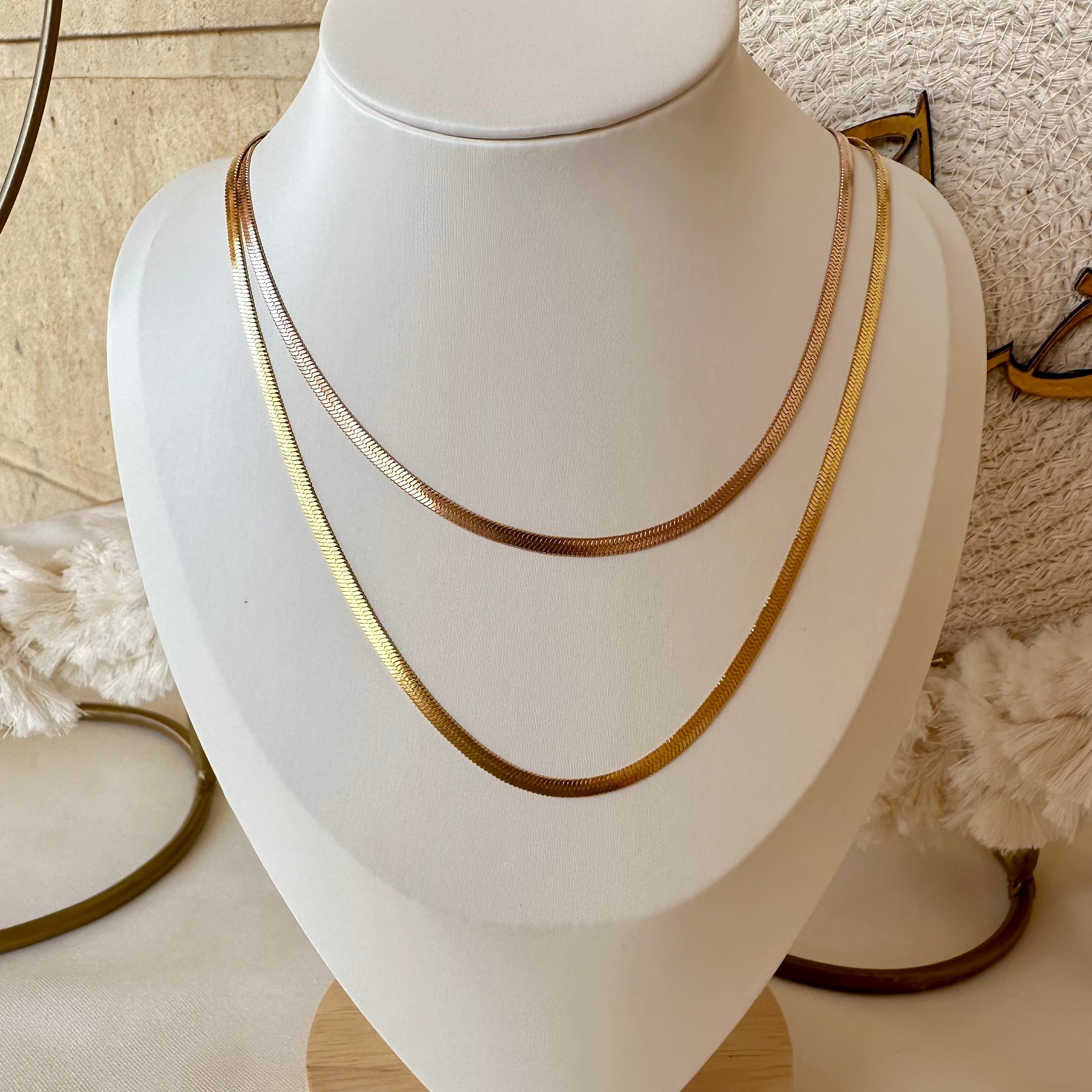 قلادة على شكل ثعبان من الذهب والذهب الوردي