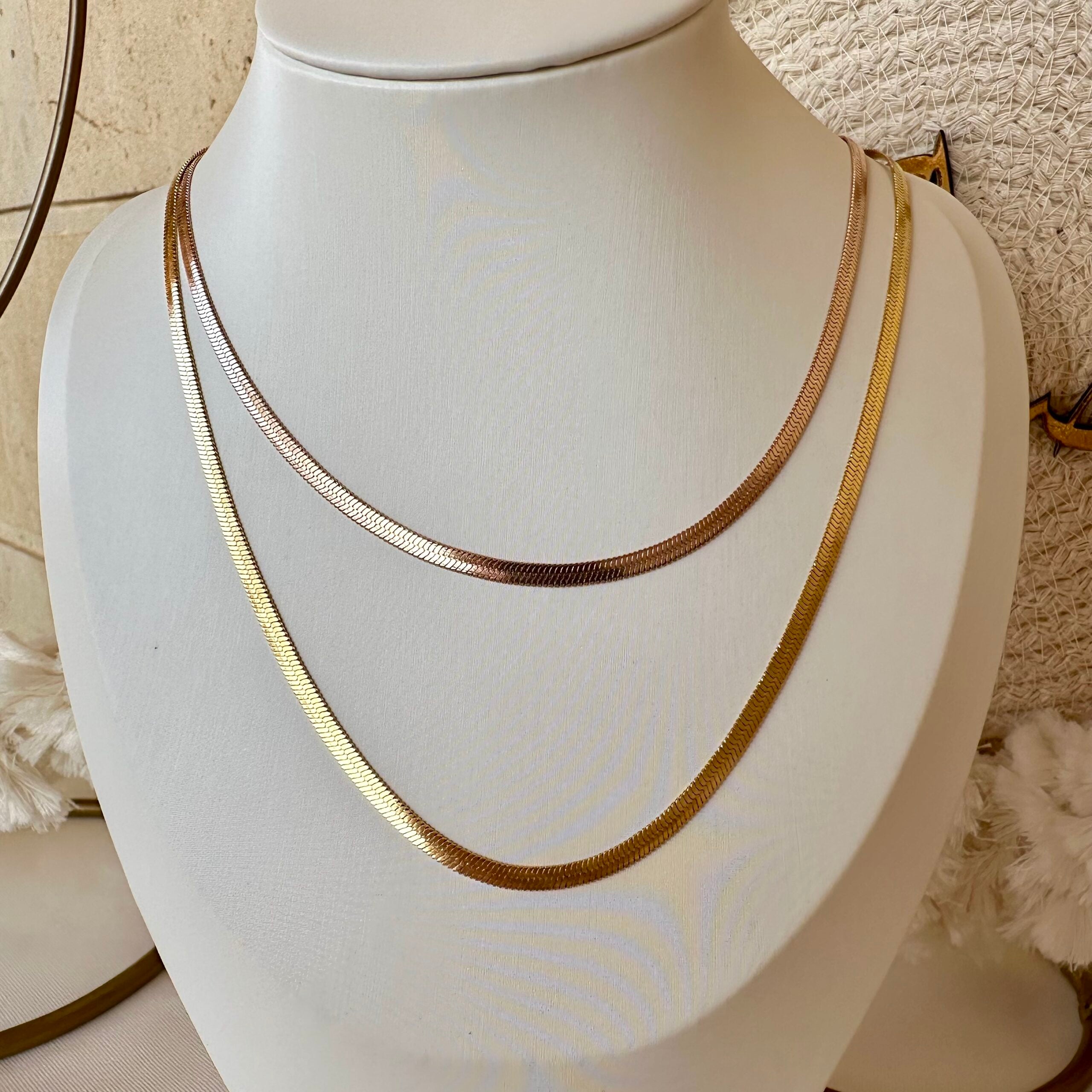 قلادة على شكل ثعبان من الذهب والذهب الوردي