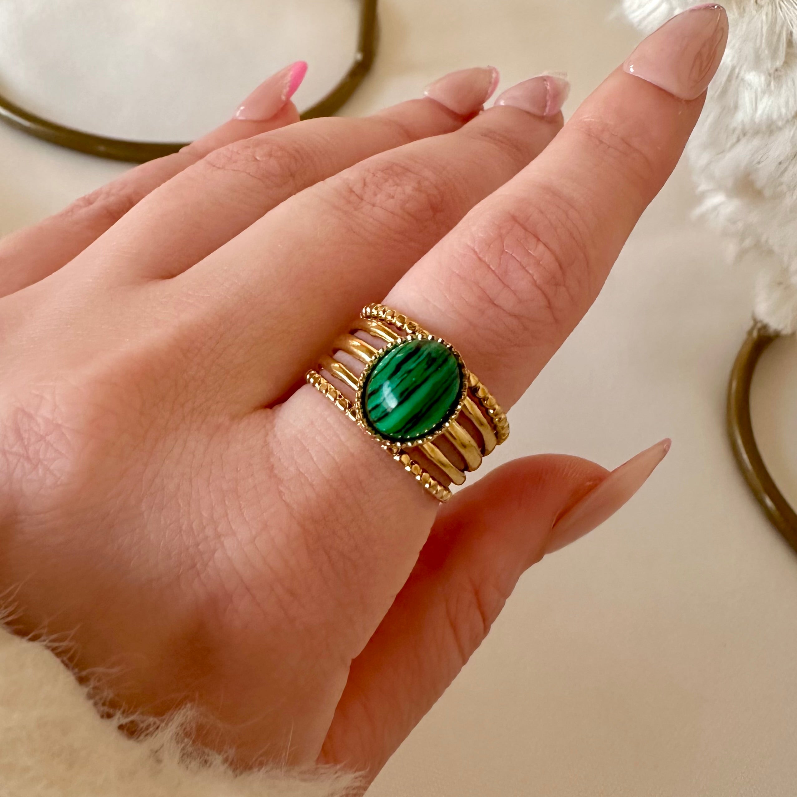 Oval emerald ring