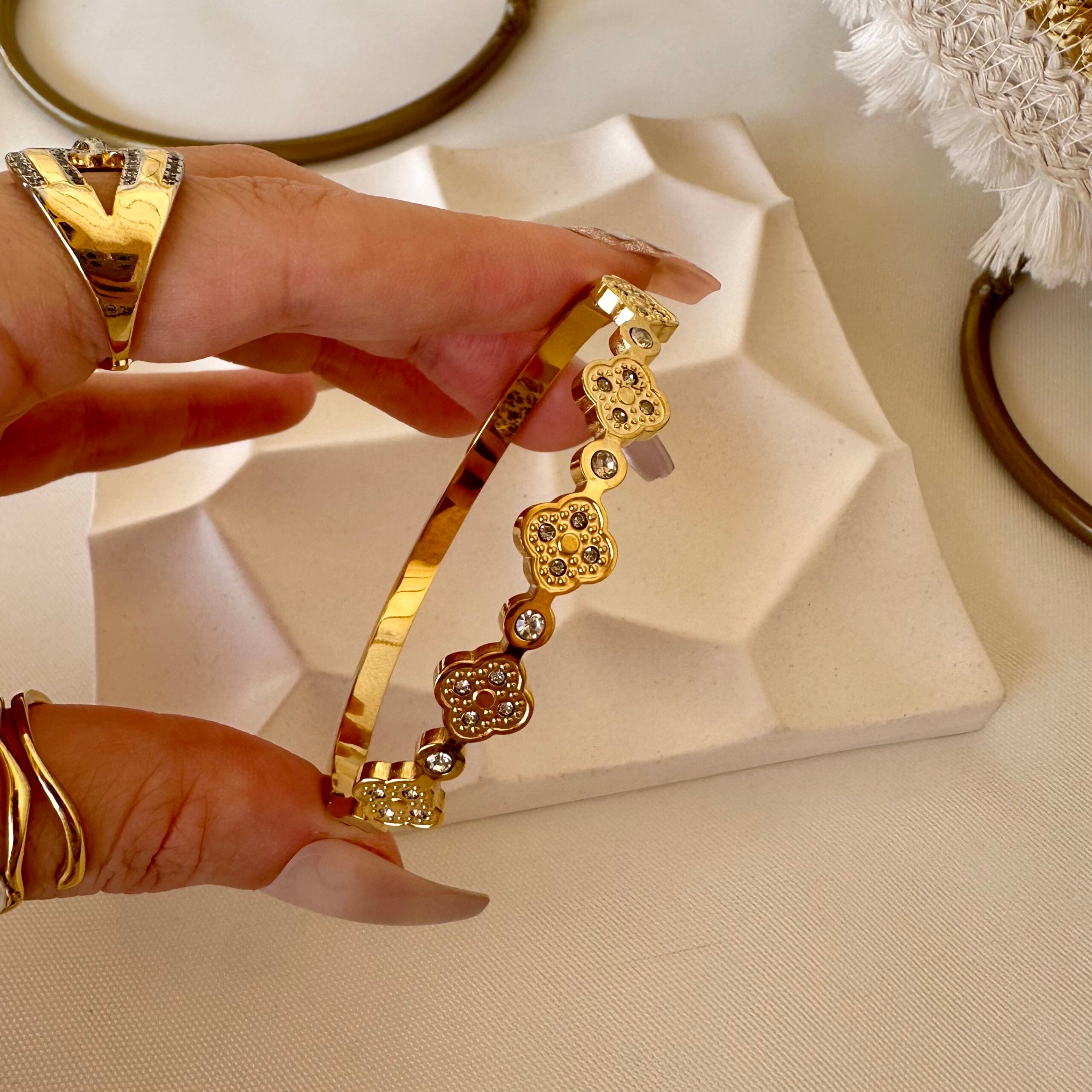 Leaf clover bracelet