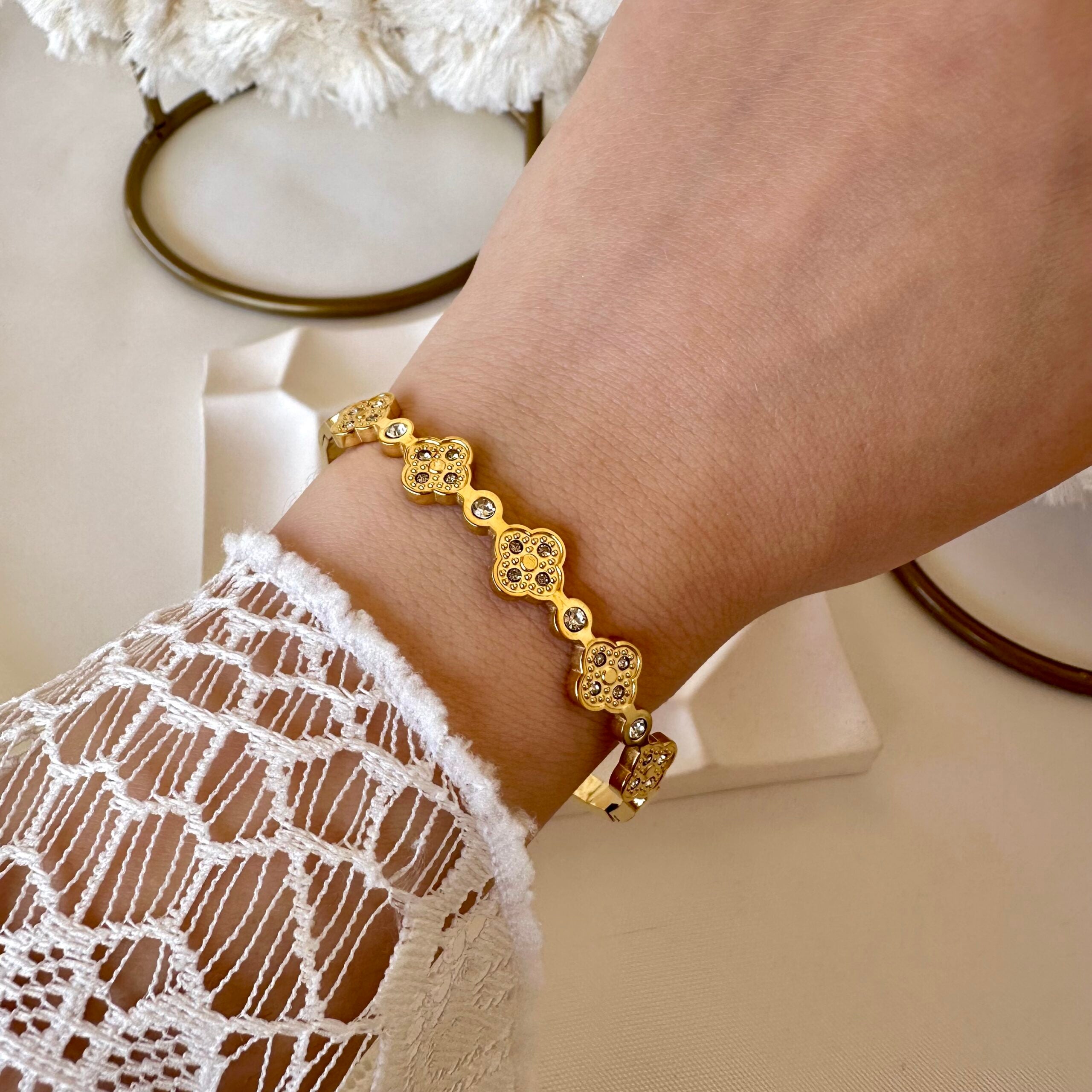 Leaf clover bracelet