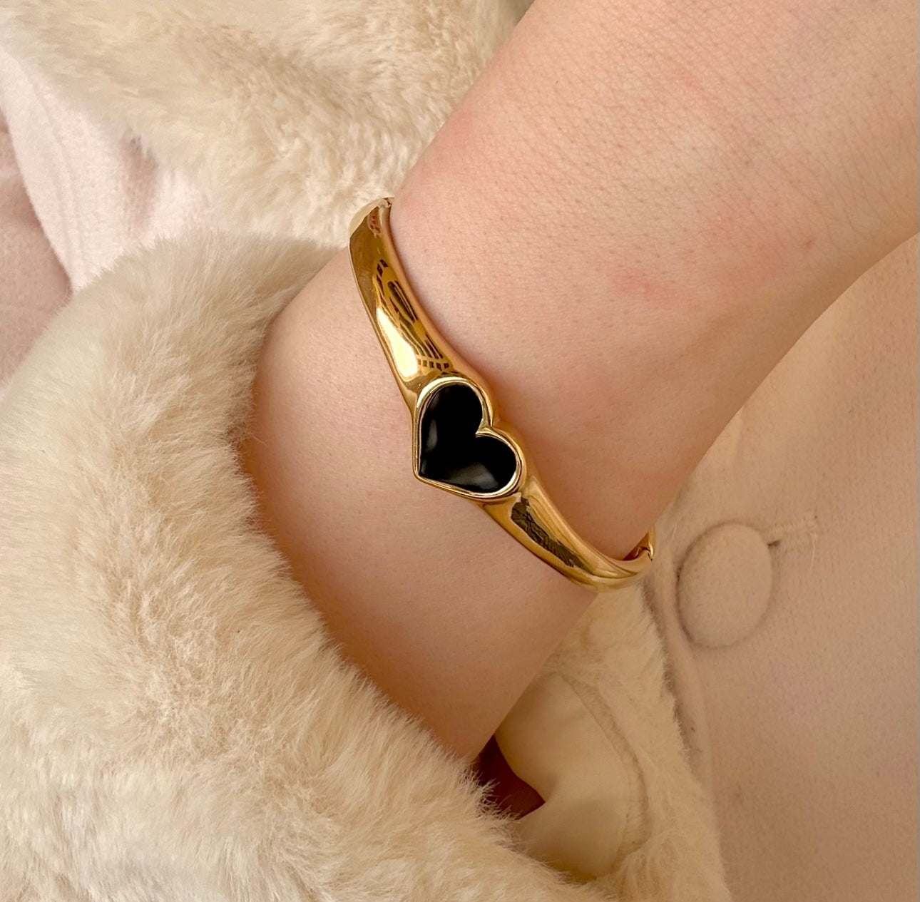 Black heart bracelet