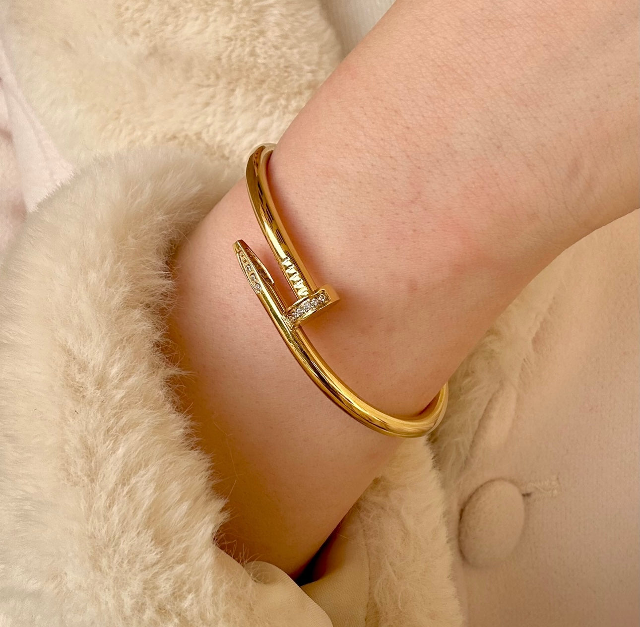 Nail zircon bangle