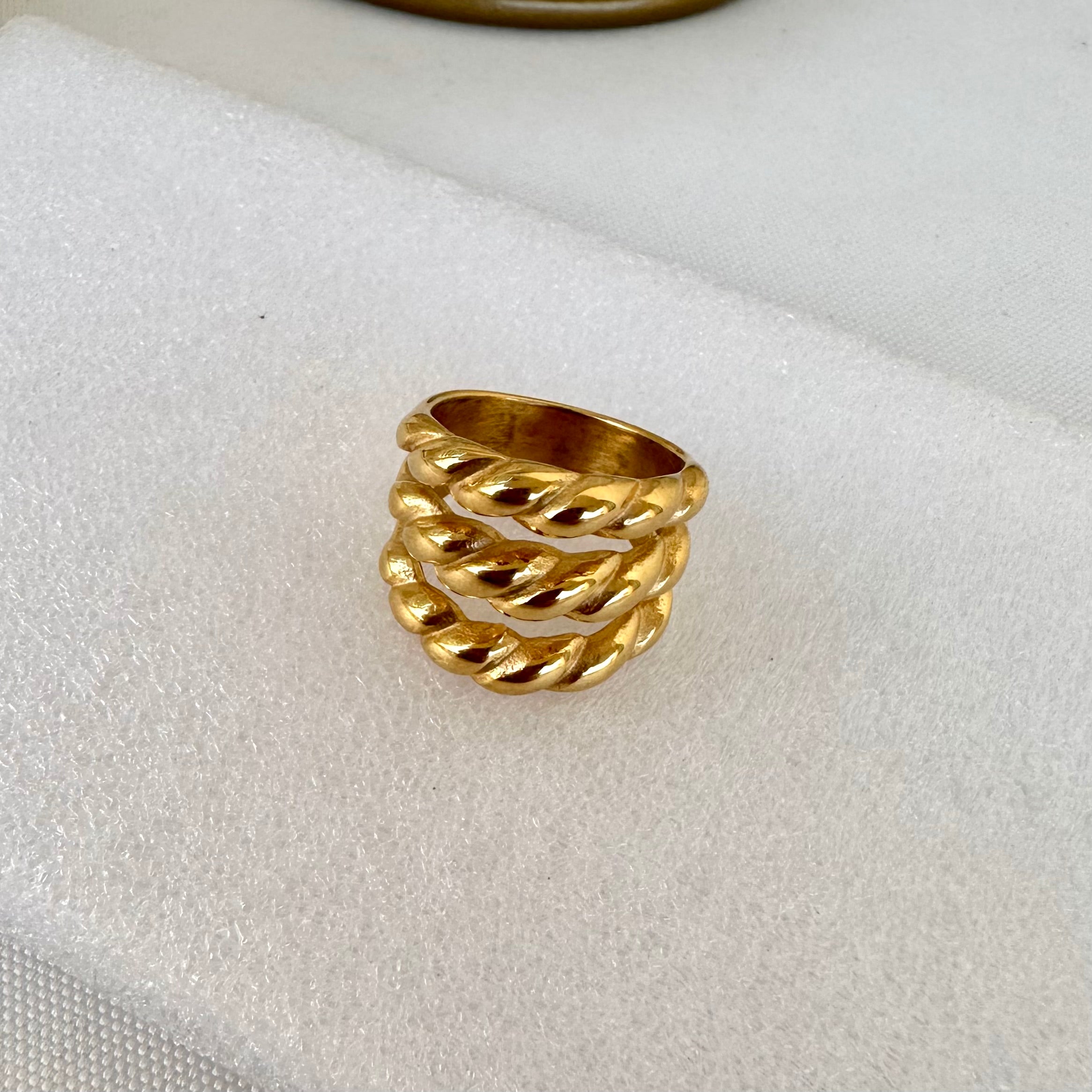 Rope stacked Ring