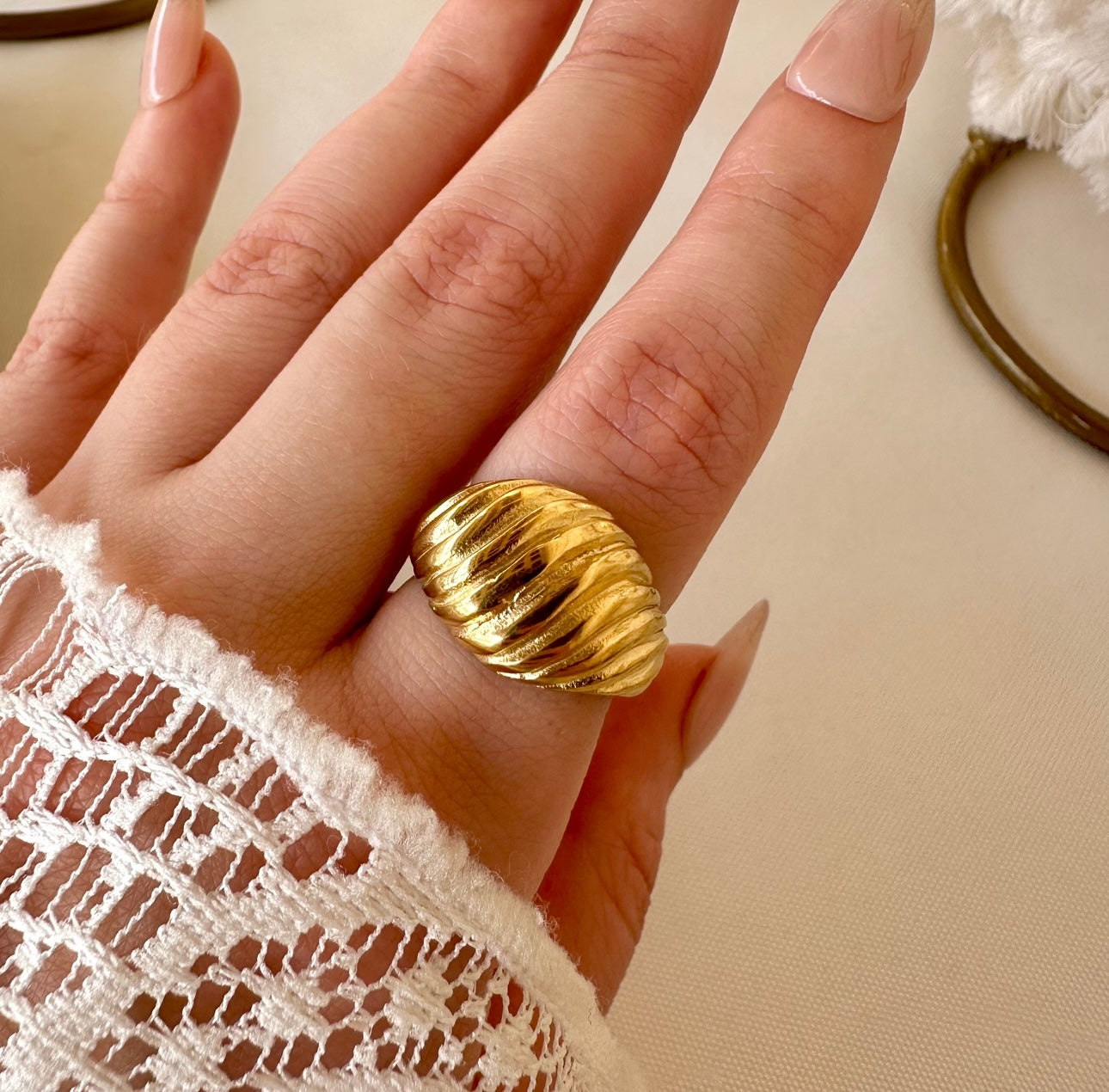 Chunky croissant ring