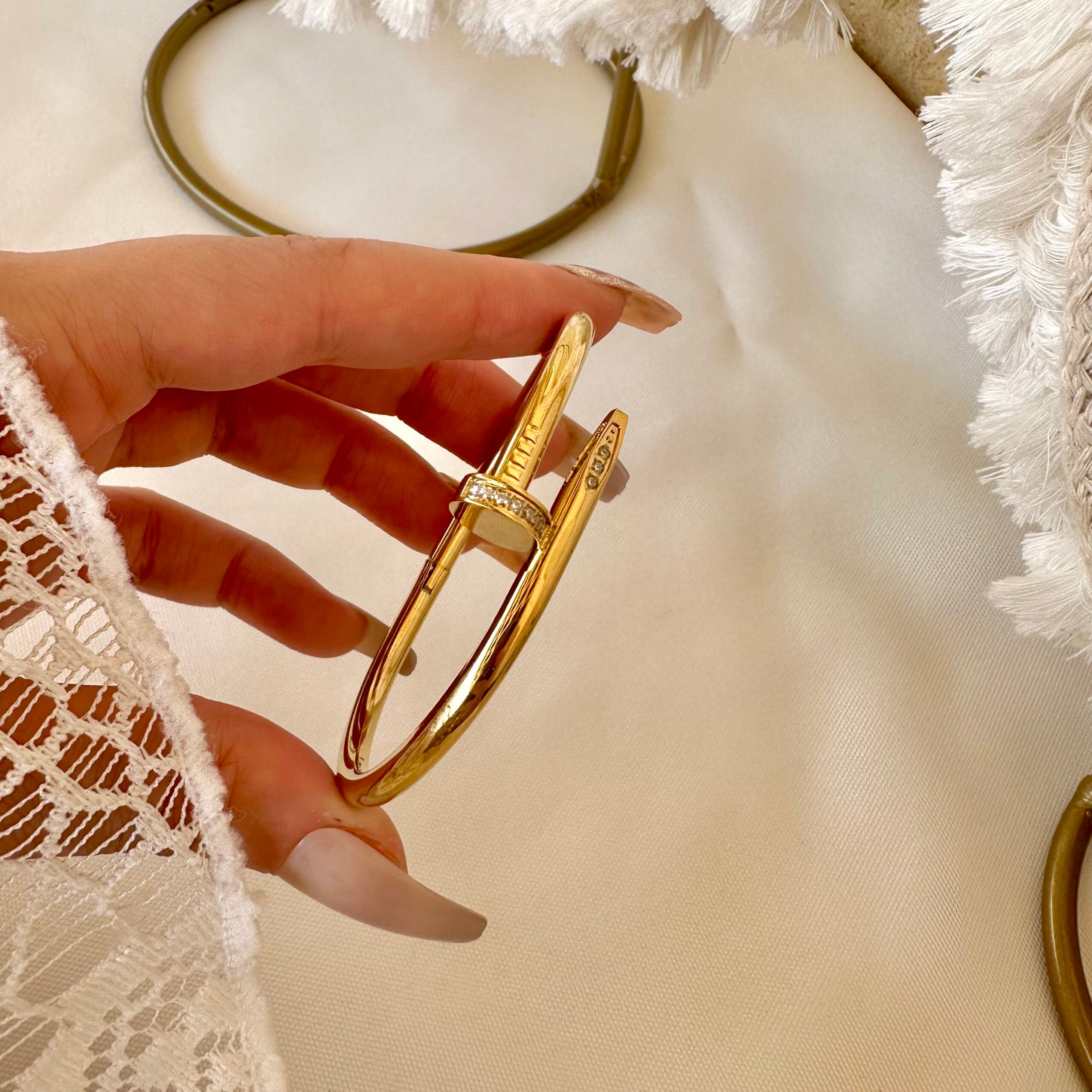Nail zircon bangle
