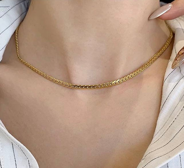 Twist golden necklace