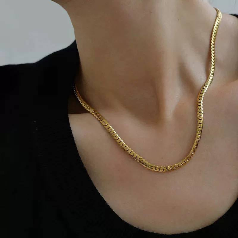 Twist golden necklace