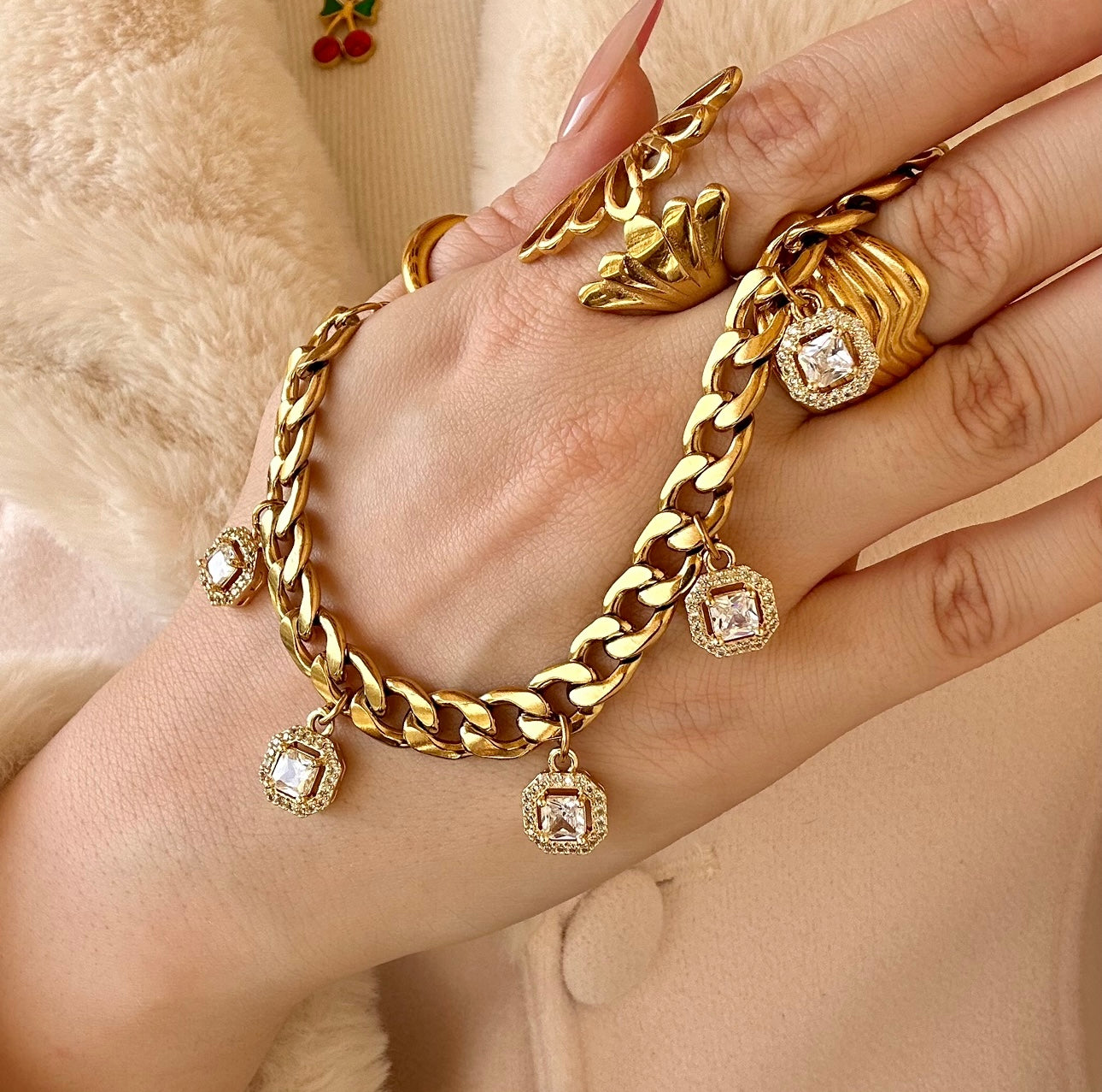 Circle zircon bracelet