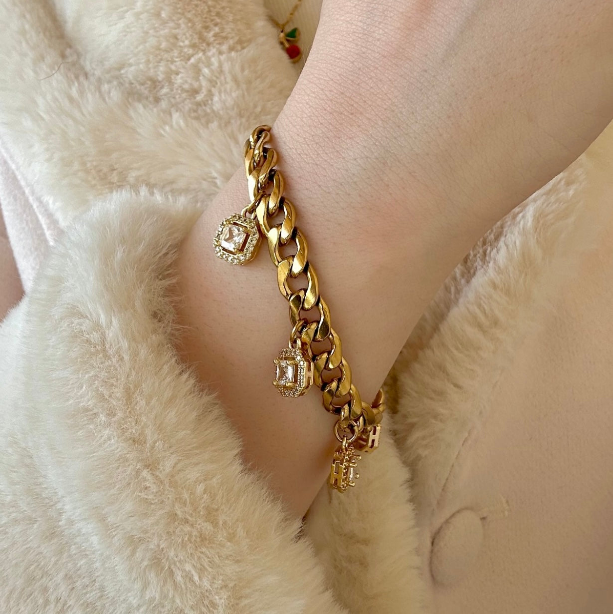 Circle zircon bracelet