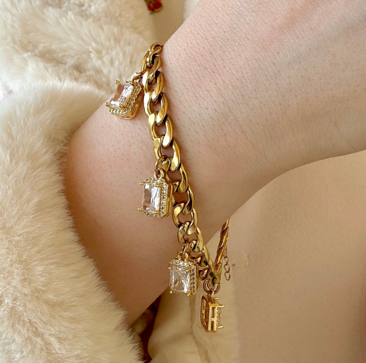 Circle zircon bracelet