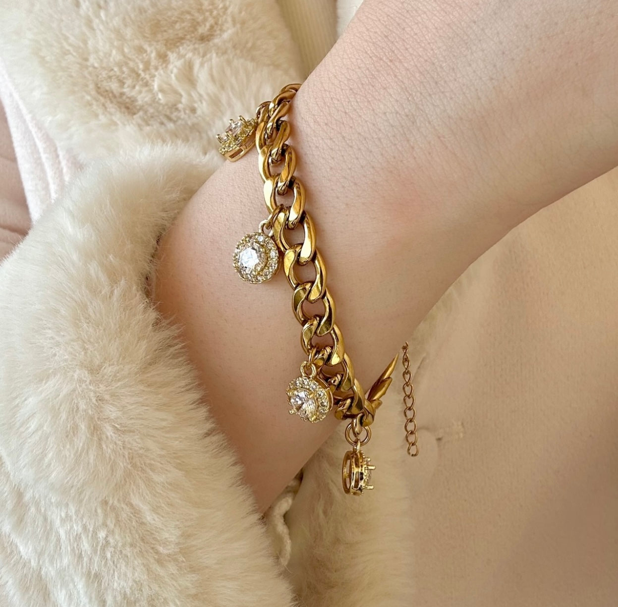 Circle zircon bracelet