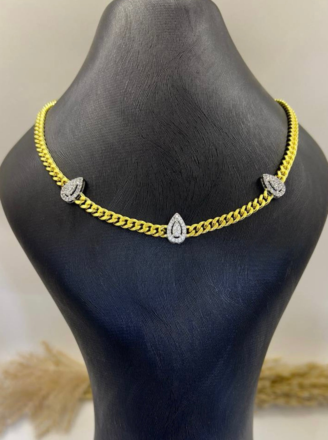 Triangel Diamond necklace