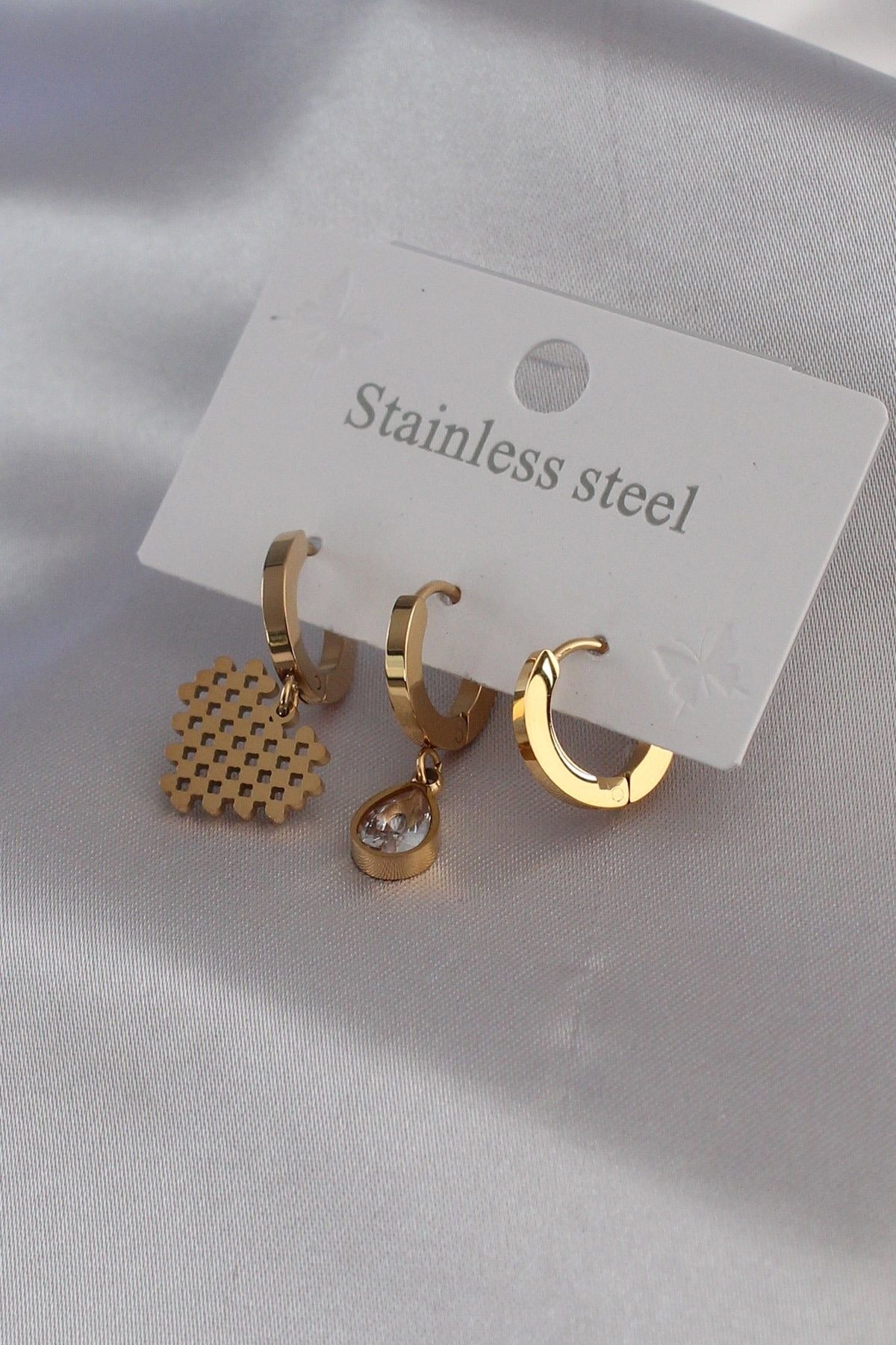 Set  golden earrings