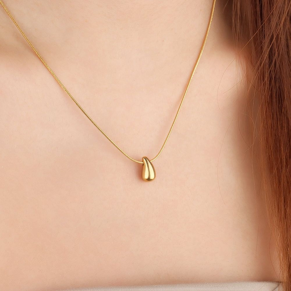 Drop pendant necklace
