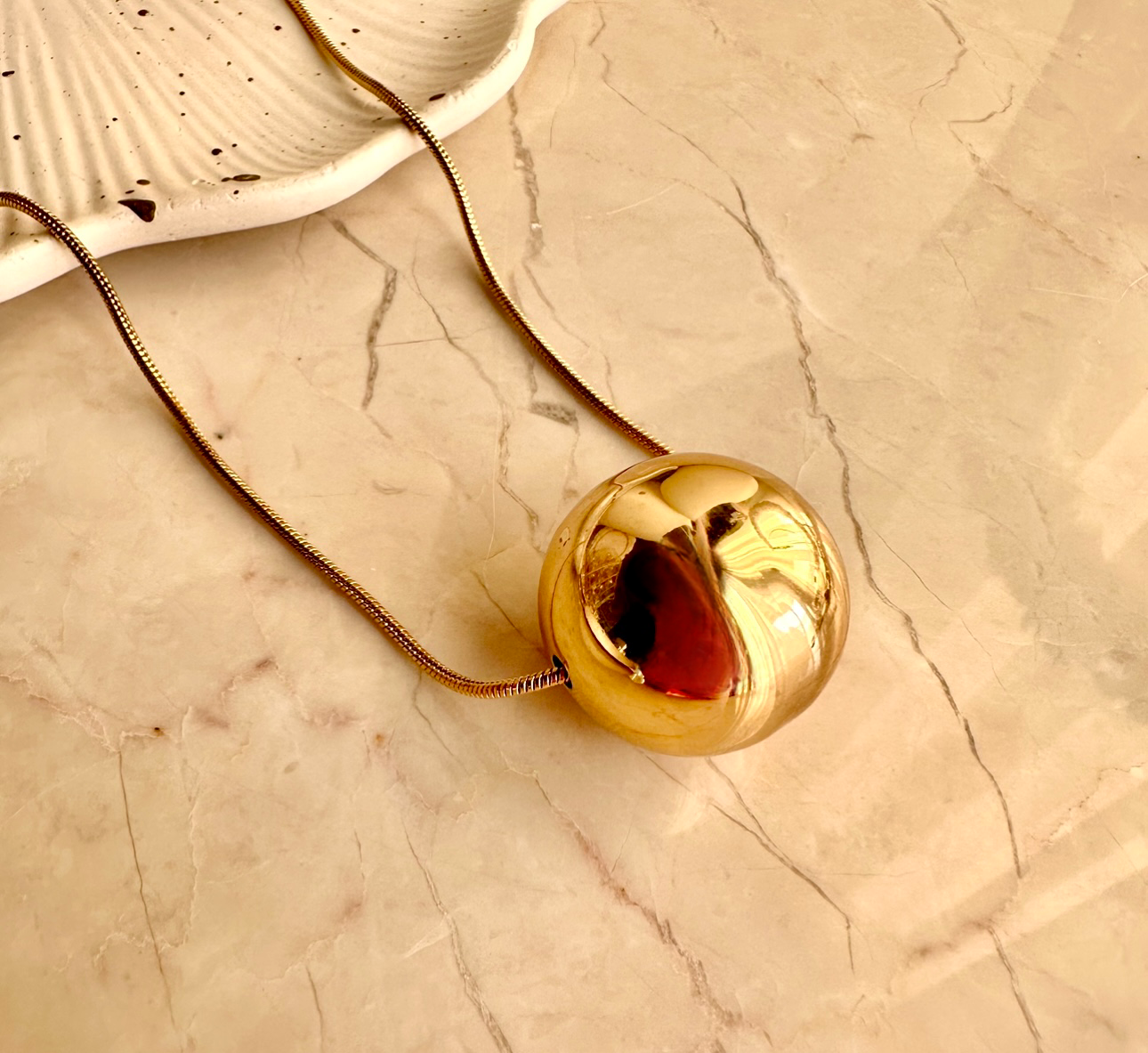 Ball pendant necklace