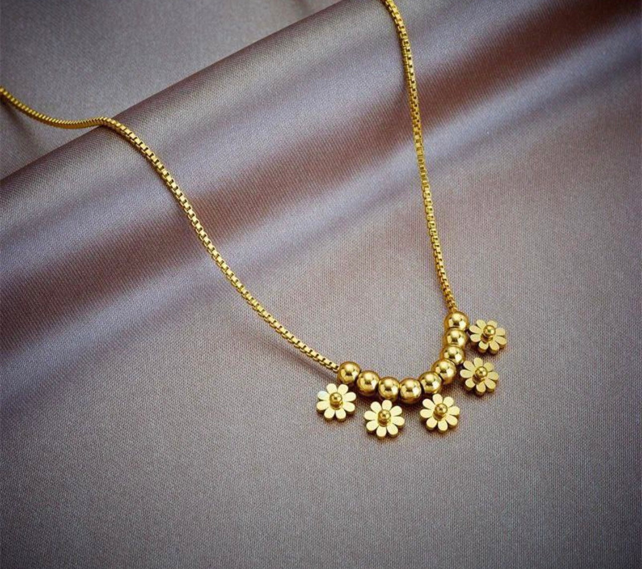 Flower ball necklace