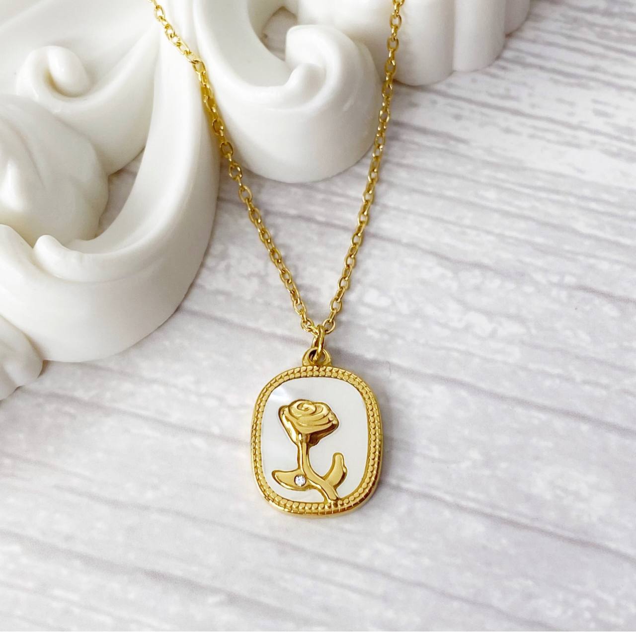 White flower necklace