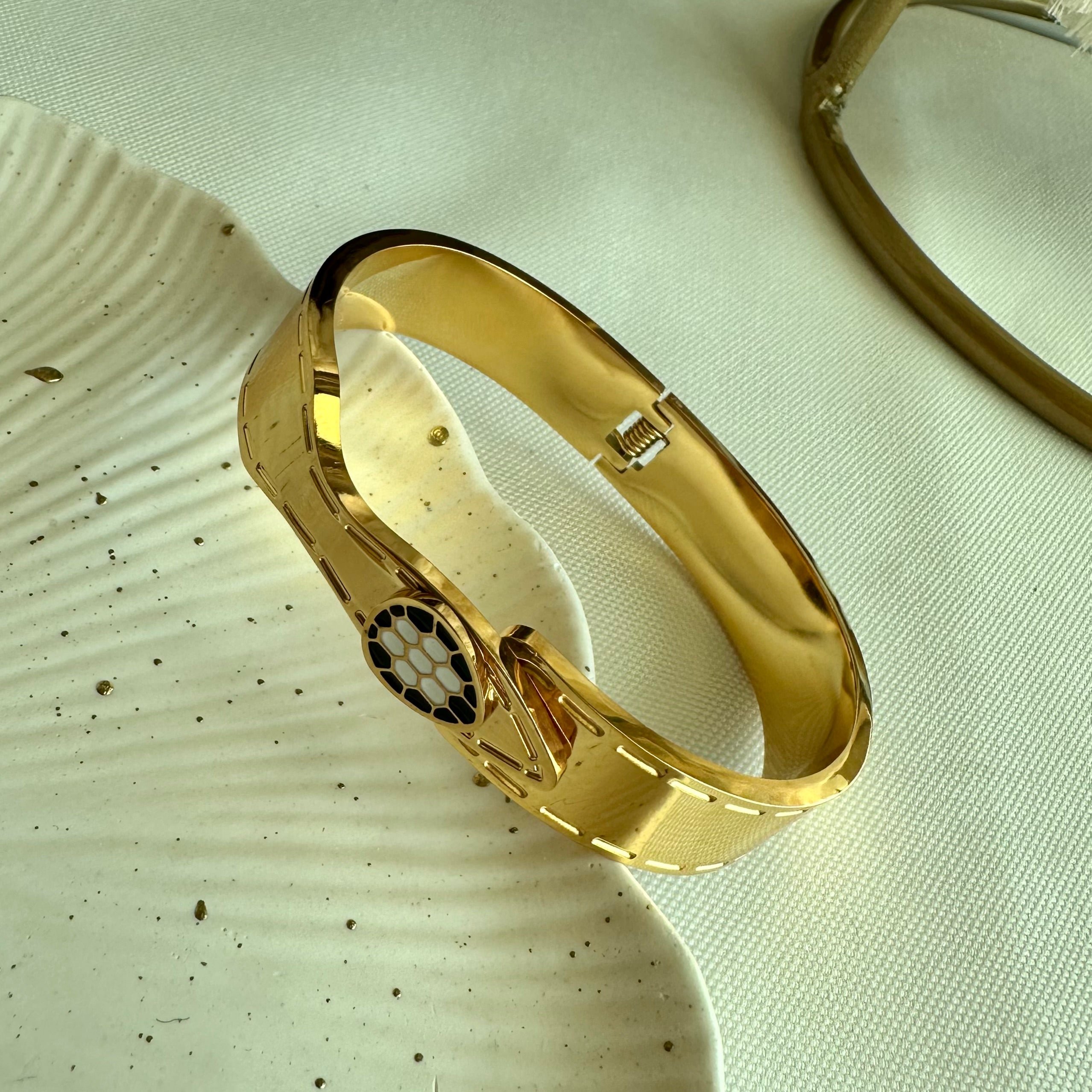 Snake bangle