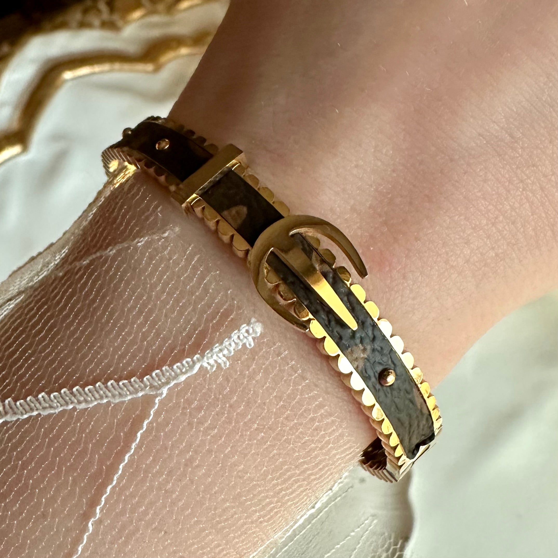 Lv bangle