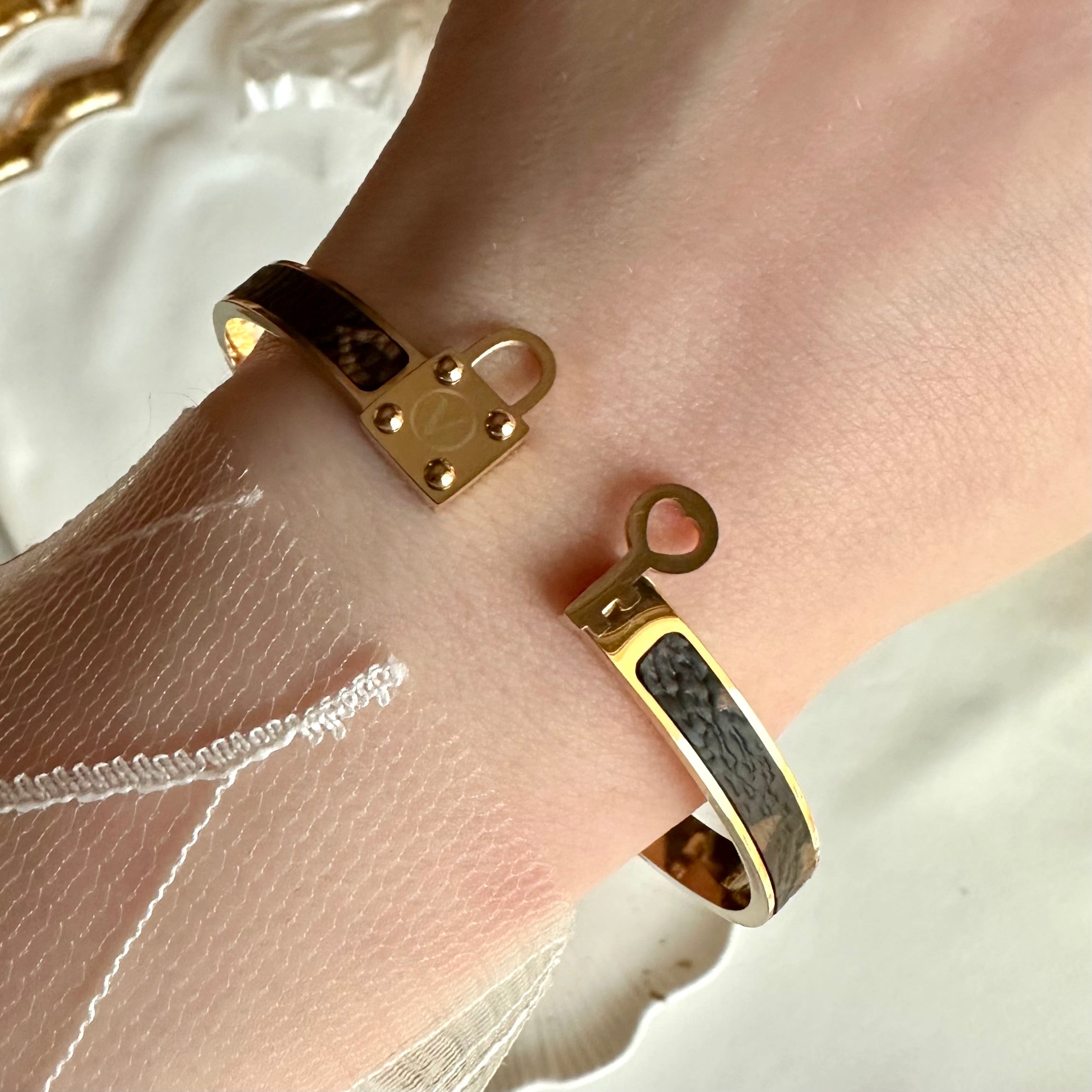 Lv bangle