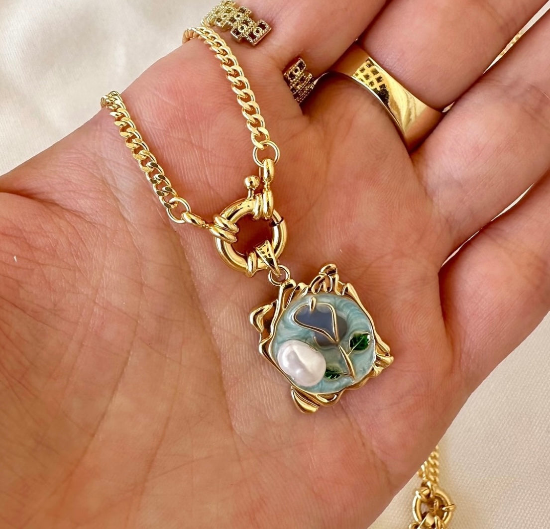 Vintage flower necklace