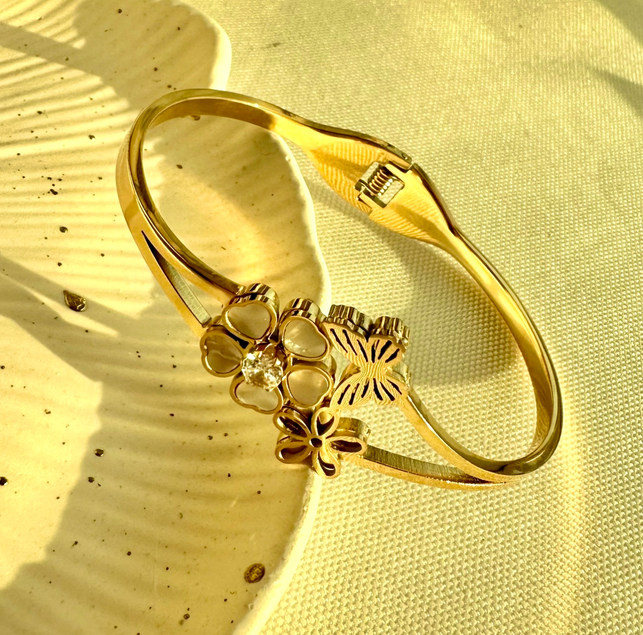 Flower bangle