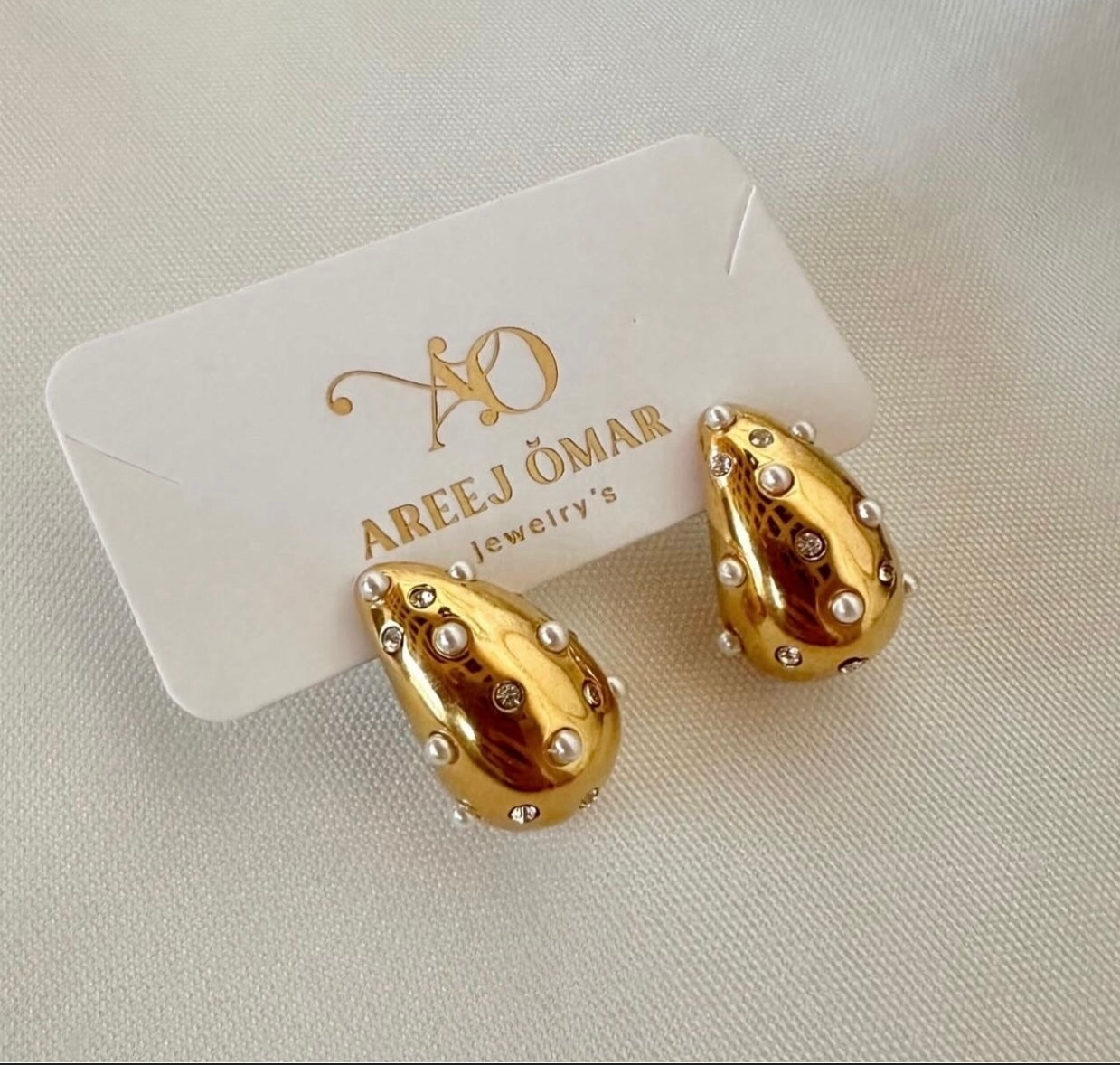 Teardrop pearl earrings