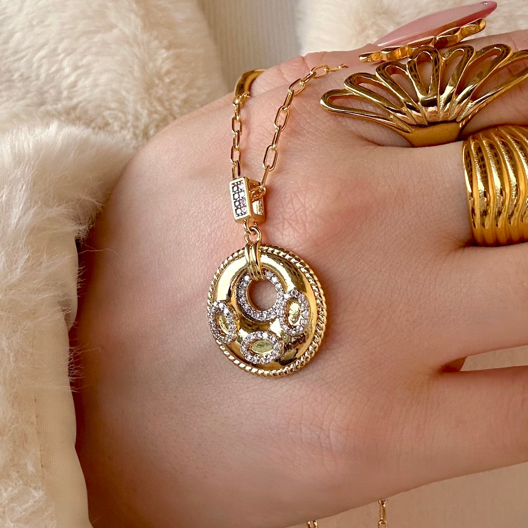 Round zircon necklace