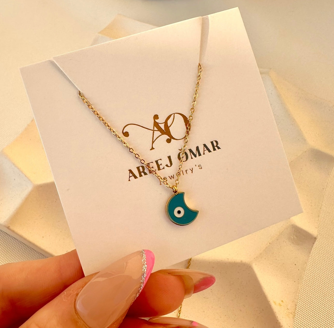 قلادة العين الشريرة