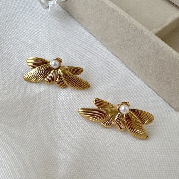 Vintage golden earrings