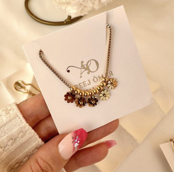 Flower ball necklace