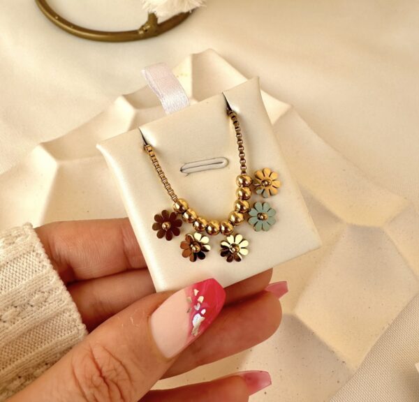 Flower ball necklace