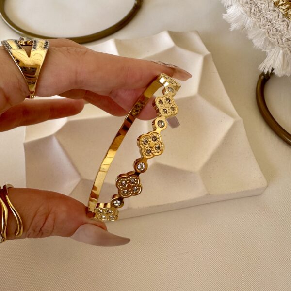 Leaf clover bracelet