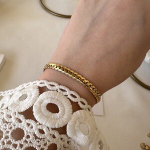 Twisted golden bracelet