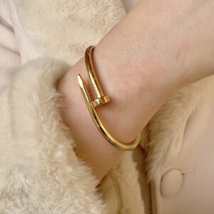 Nail bangle