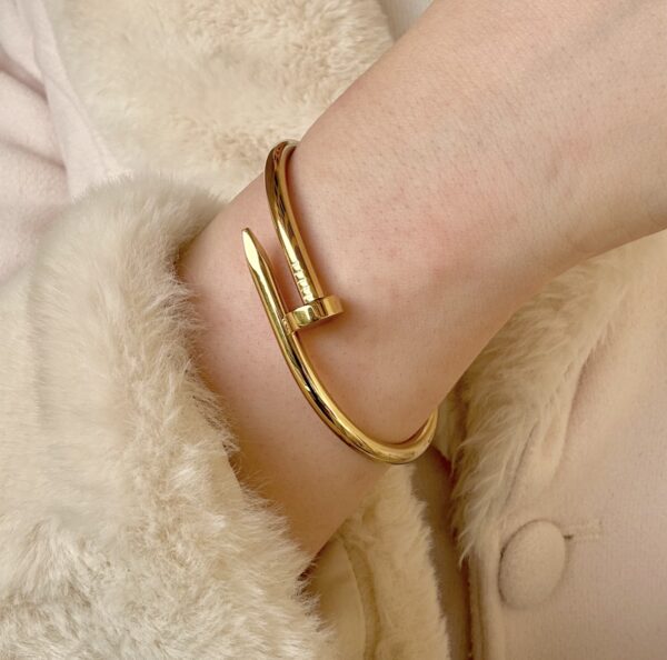 Nail bangle