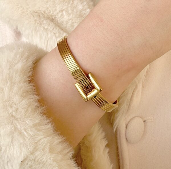 Lock golden bracelet