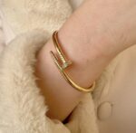 Nail zircon bangle