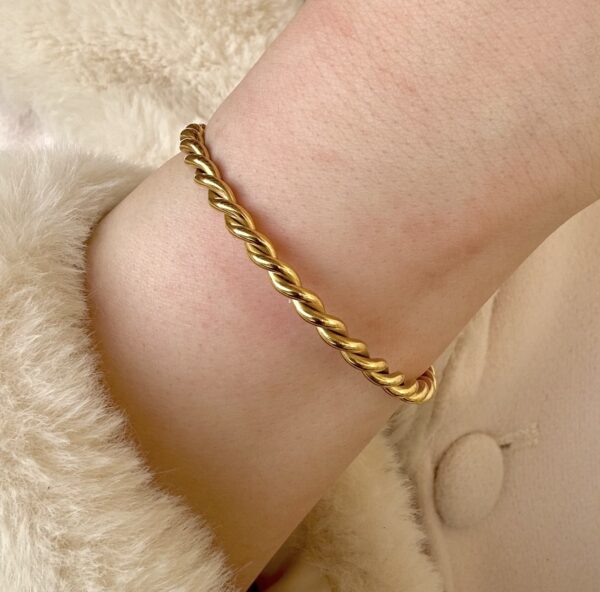 Twist bangle