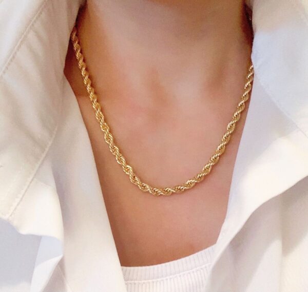 Twisted rope necklace
