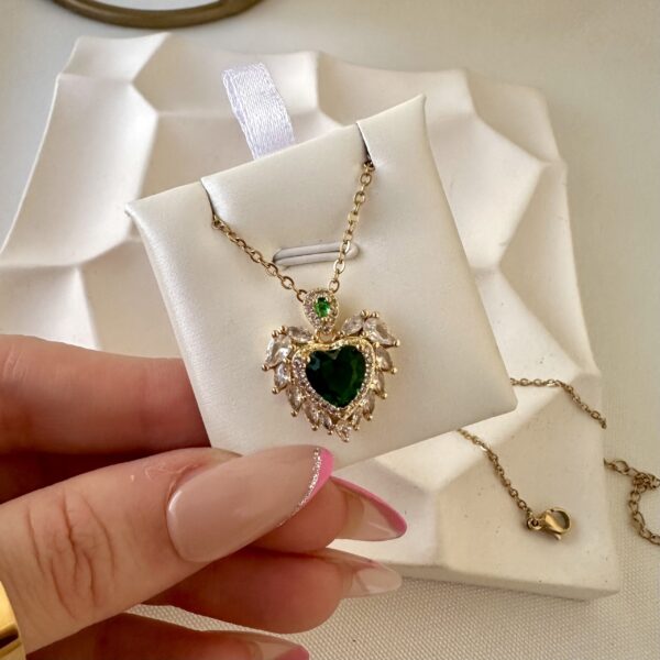 Heart emerald necklace