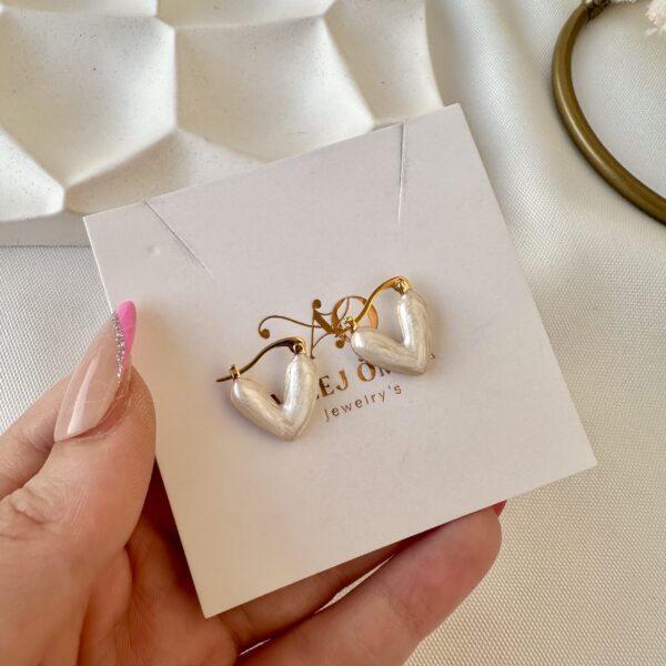 White heart earrings