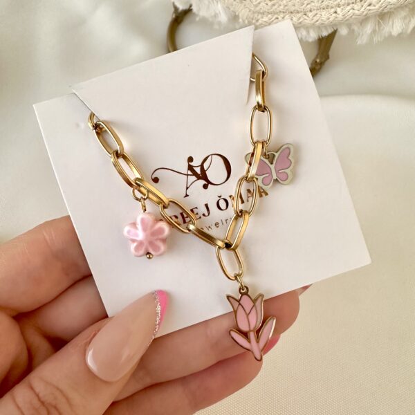 Flower necklace